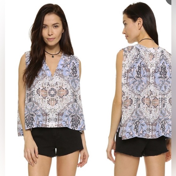 Free People Tops - FREE PEOPLE GENEROUS SMALL SLEEVELESS BLOUSE; tank. Could easily fit medium.